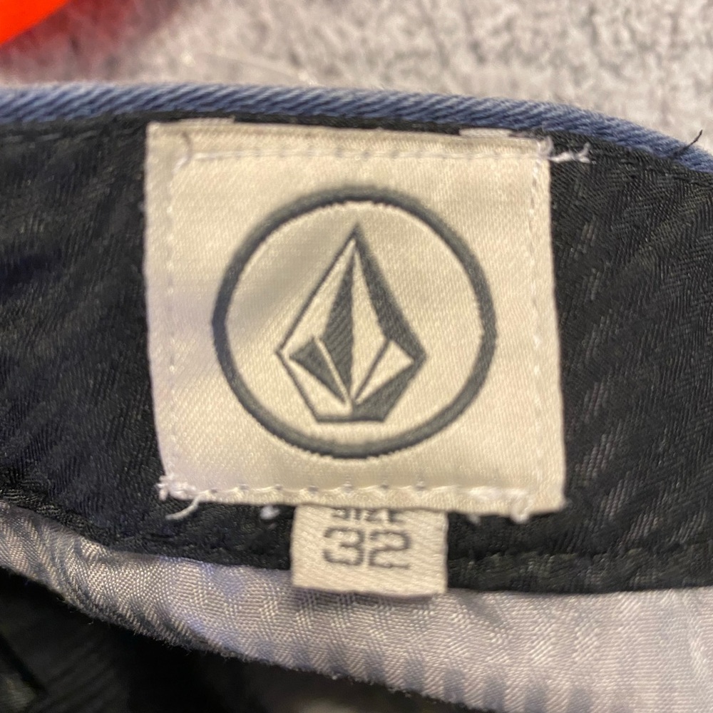 Volcom Shorts - Picture 4 of 4
